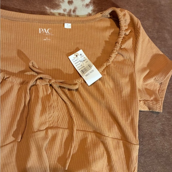 New with tag Pacsun cropped top 
size medium - Picture 2 of 2